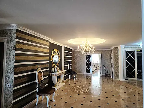 Satılır 5 otaqlı mənzil 320 m²