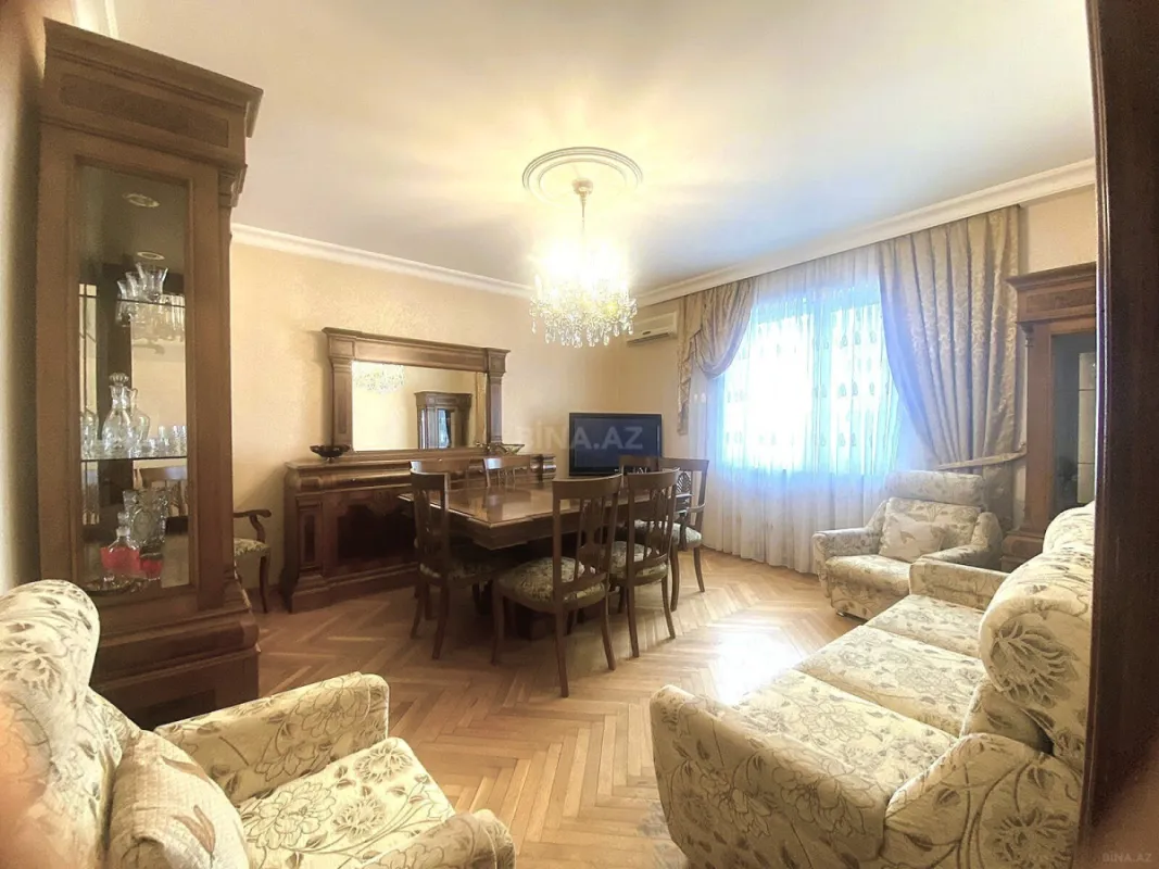 Satılır 4 otaqlı mənzil 115 m²