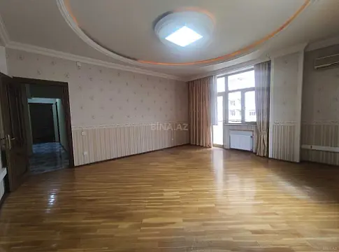Satılır 3 otaqlı mənzil 122 m²