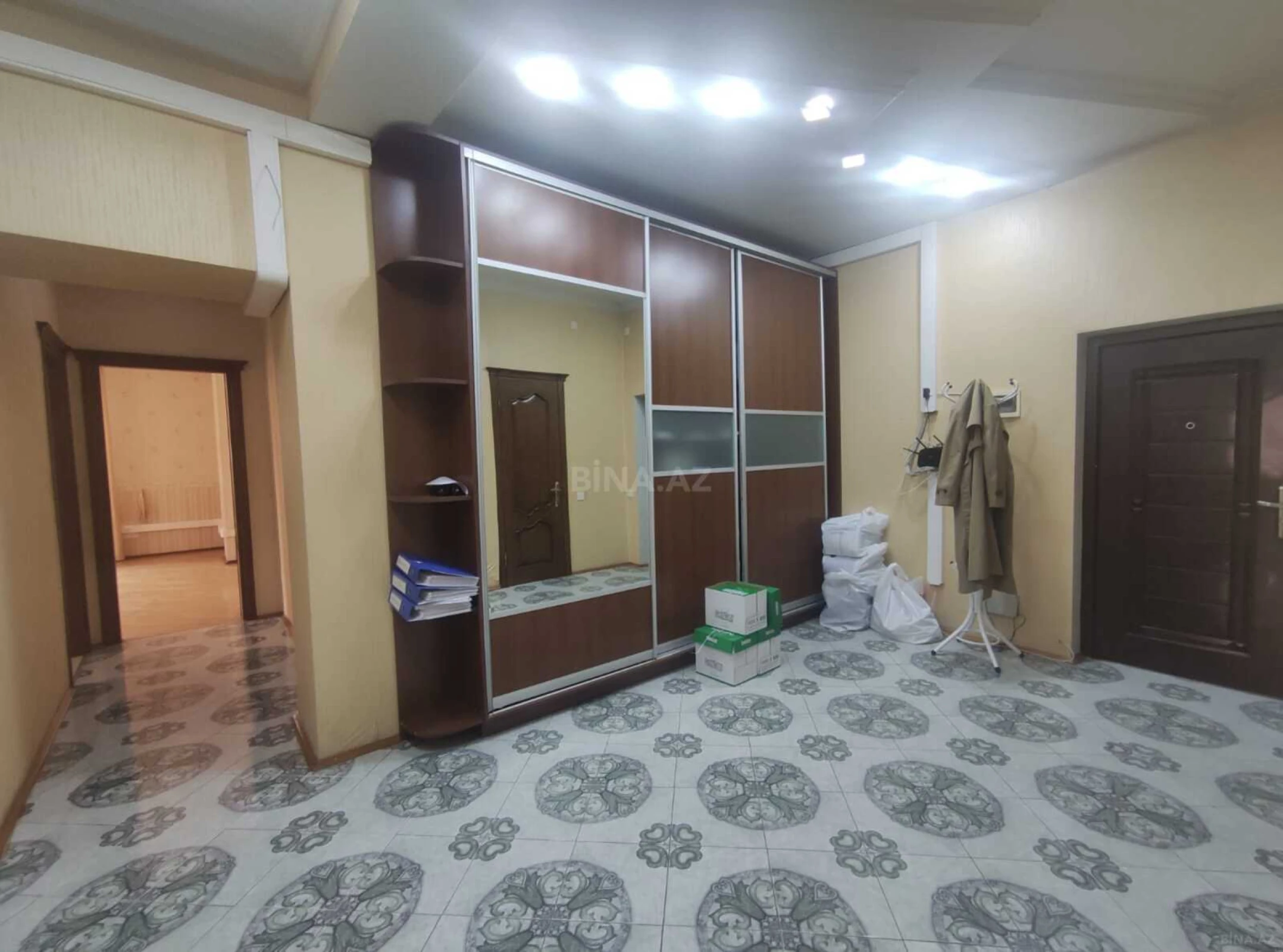 Satılır 3 otaqlı mənzil 122 m²