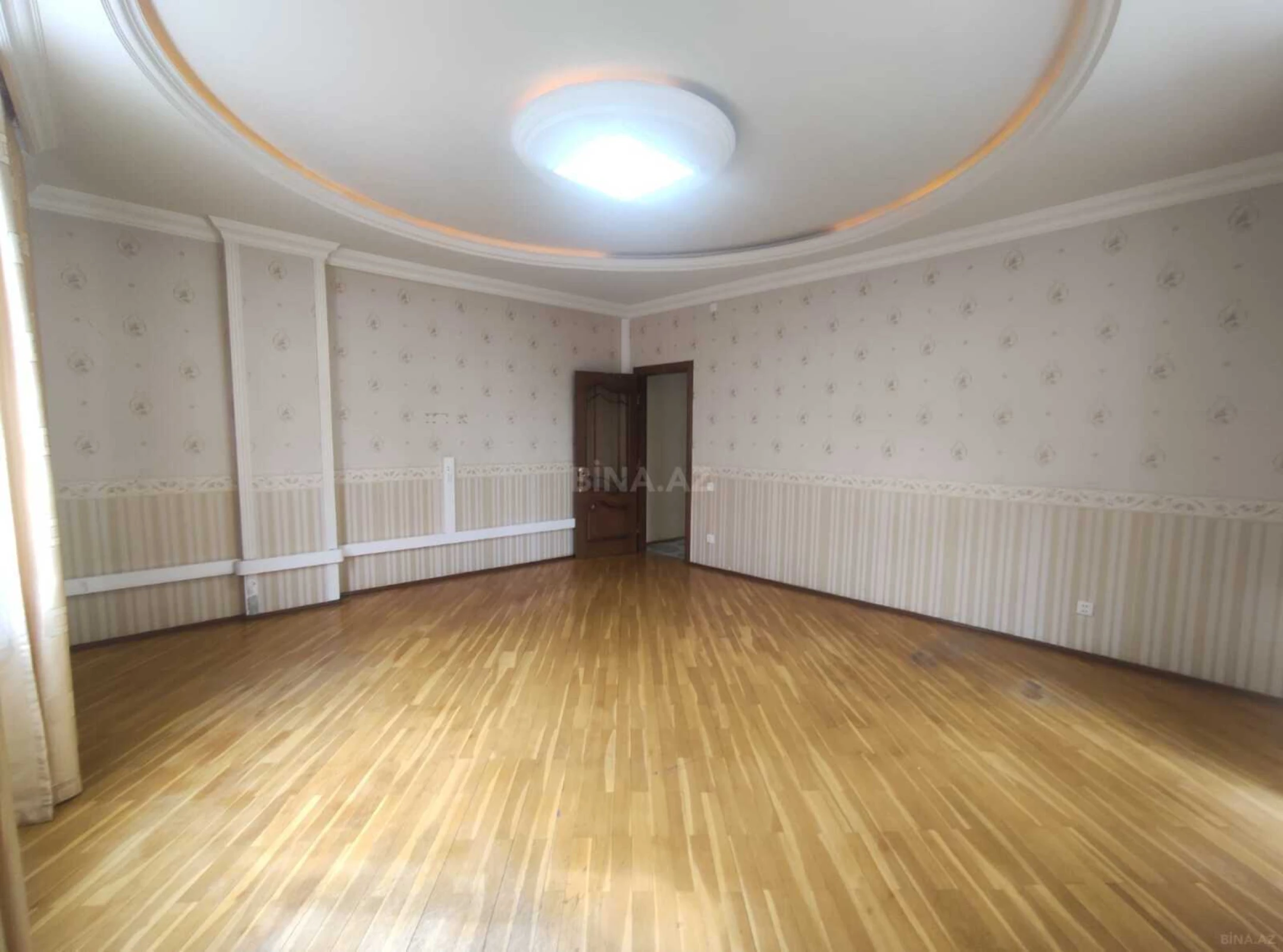 Satılır 3 otaqlı mənzil 122 m²