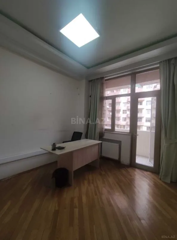 Satılır 3 otaqlı mənzil 122 m²