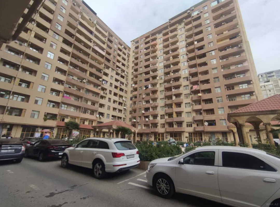 Satılır 3 otaqlı mənzil 122 m²