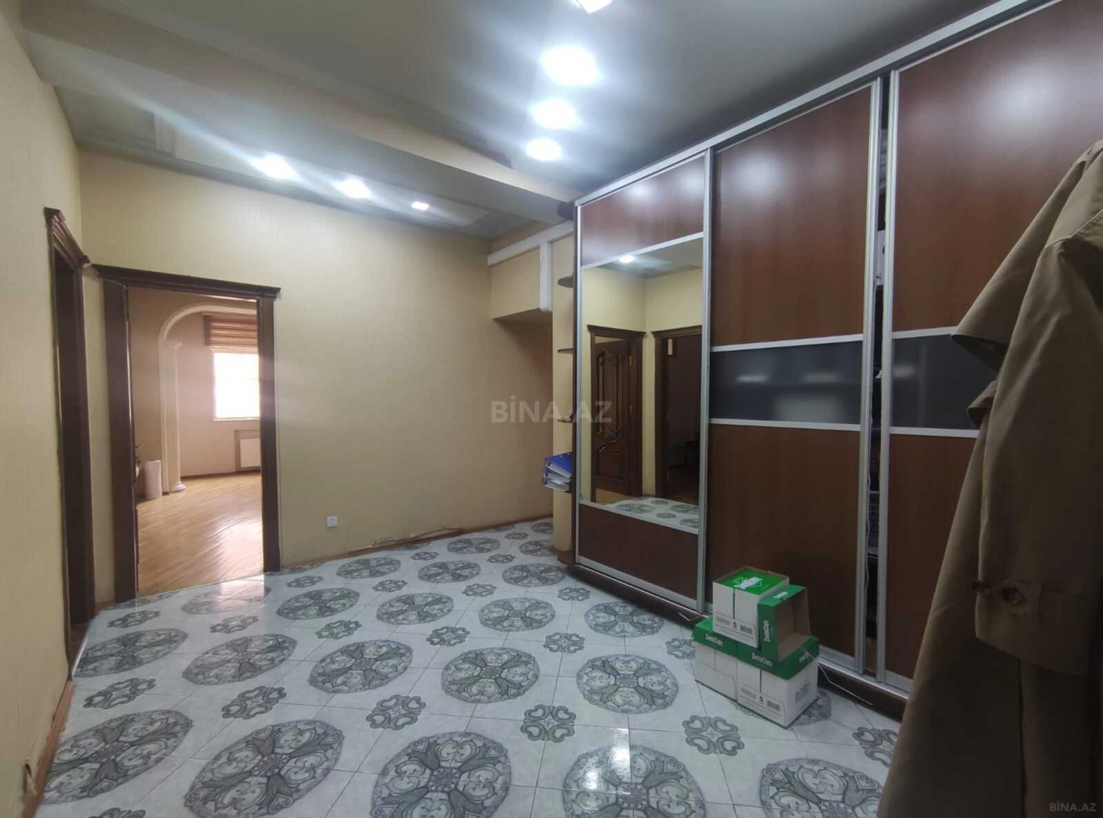 Satılır 3 otaqlı mənzil 122 m²