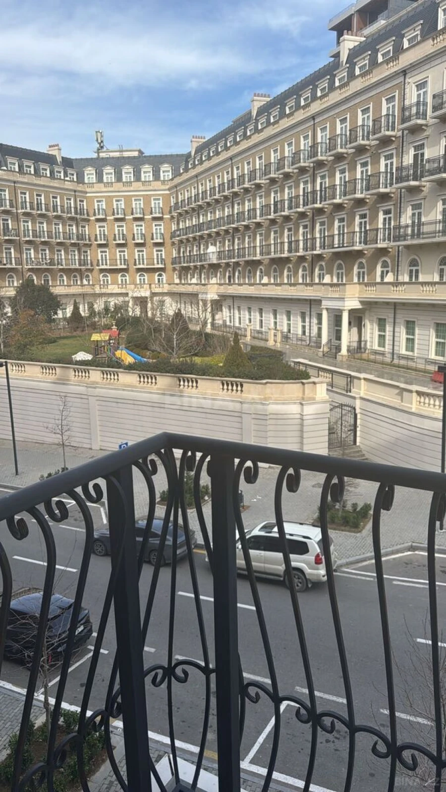 Kirayə verilir 4 otaqlı mənzil 146 m²