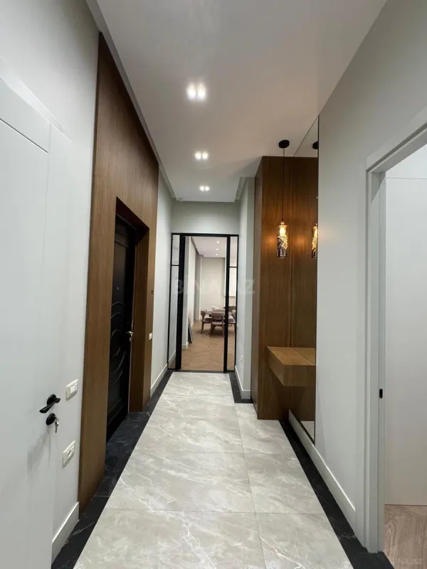 Kirayə verilir 4 otaqlı mənzil 146 m²