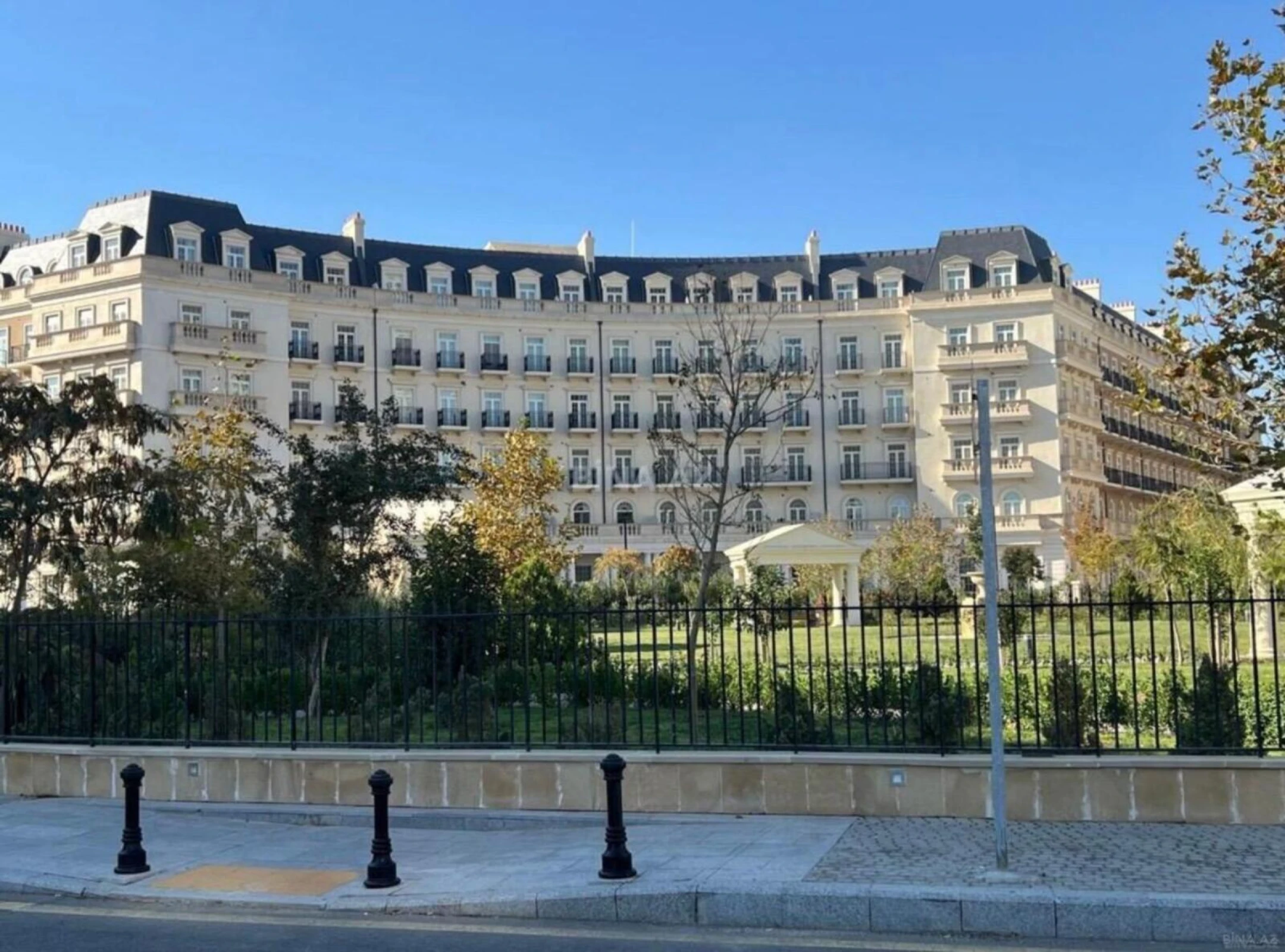 Kirayə verilir 4 otaqlı mənzil 146 m²