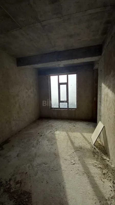 Satılır 4 otaqlı mənzil 161 m²