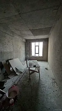 Satılır 4 otaqlı mənzil 161 m²