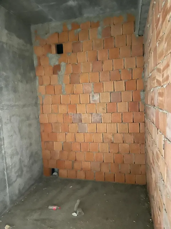 Satılır 2 otaqlı mənzil 76 m²