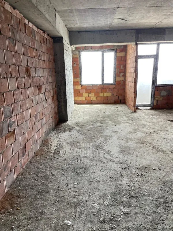 Satılır 2 otaqlı mənzil 76 m²