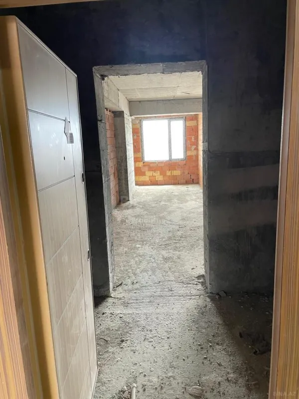 Satılır 2 otaqlı mənzil 76 m²