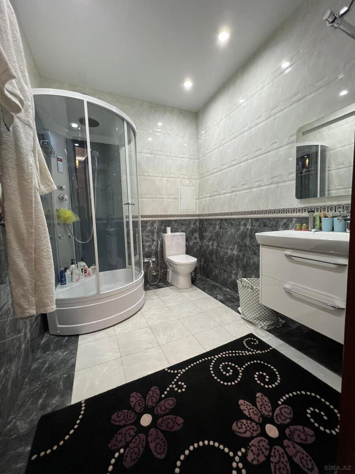 Satılır 3 otaqlı mənzil 151 m²