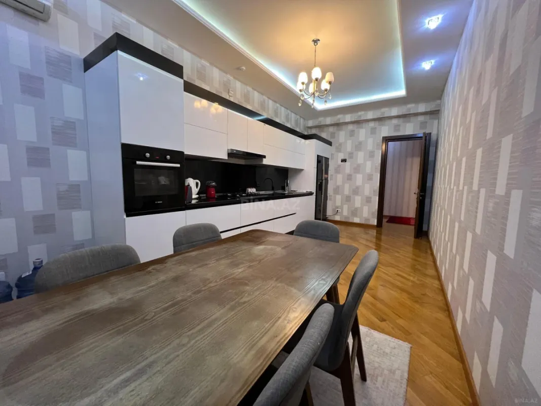 Satılır 3 otaqlı mənzil 151 m²