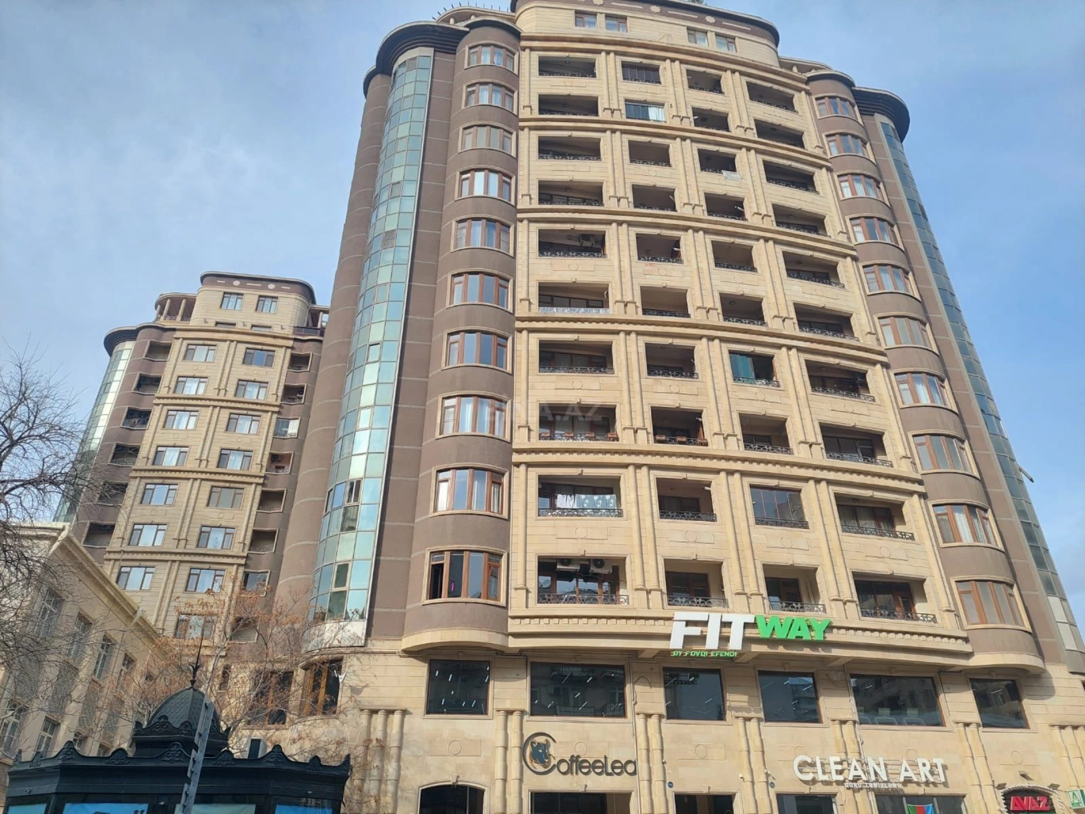 Satılır 3 otaqlı mənzil 151 m²