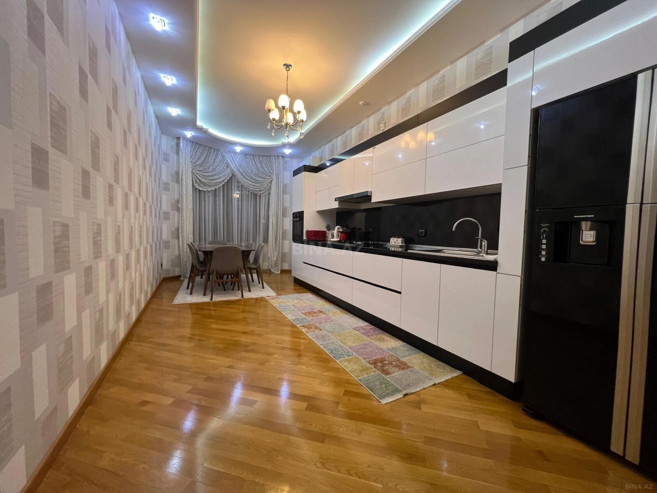 Satılır 3 otaqlı mənzil 151 m²