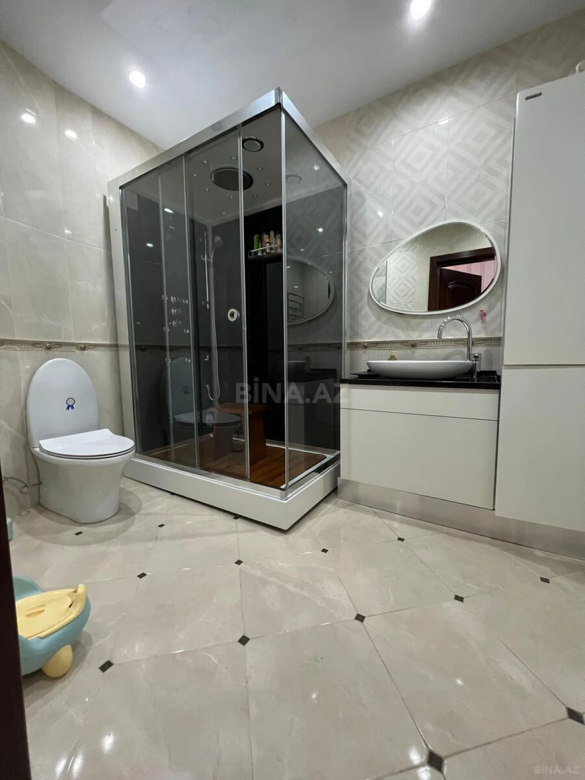 Satılır 3 otaqlı mənzil 151 m²