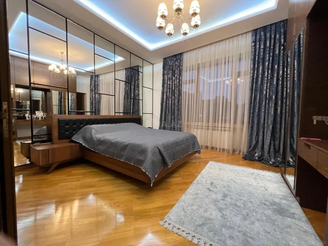 Satılır 3 otaqlı mənzil 151 m²