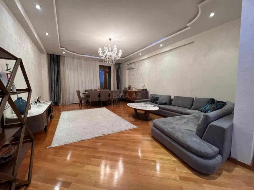 Satılır 3 otaqlı mənzil 151 m²