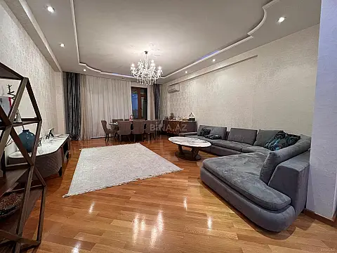 Satılır 3 otaqlı mənzil 151 m²