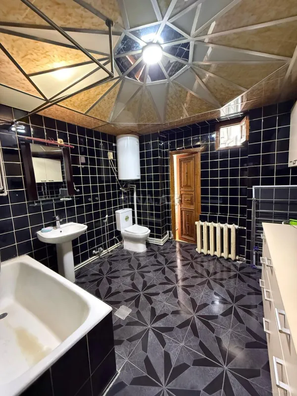 Satılır 5 otaqlı mənzil 130 m²