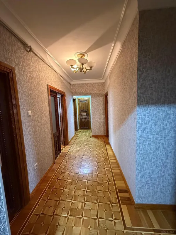 Satılır 5 otaqlı mənzil 130 m²