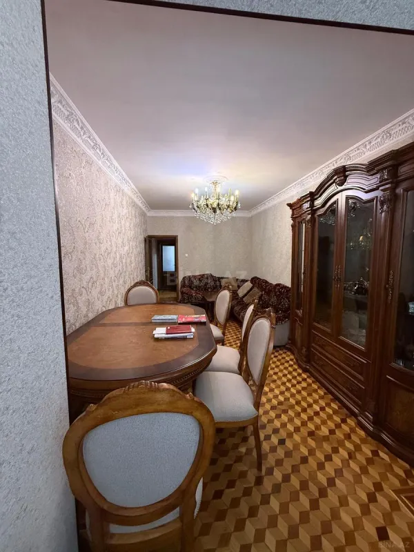 Satılır 5 otaqlı mənzil 130 m²