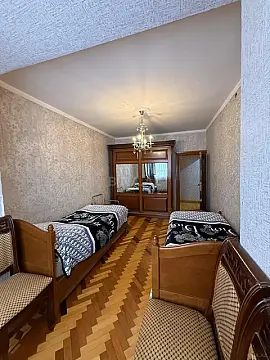Satılır 5 otaqlı mənzil 130 m²