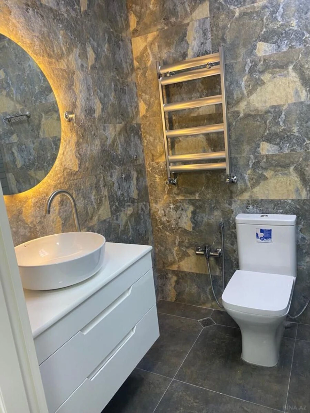 Kirayə verilir 2 otaqlı mənzil 100 m²