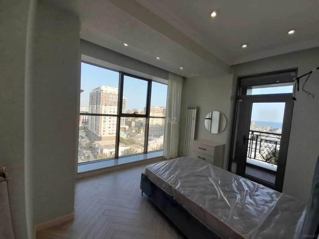 Kirayə verilir 3 otaqlı mənzil 150 m²