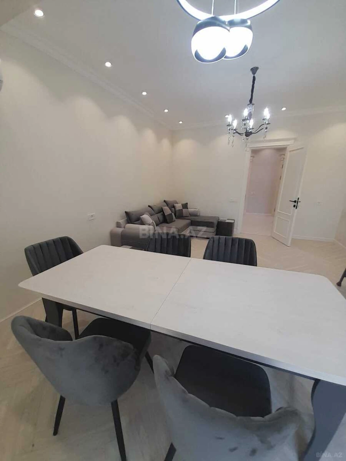 Kirayə verilir 3 otaqlı mənzil 150 m²