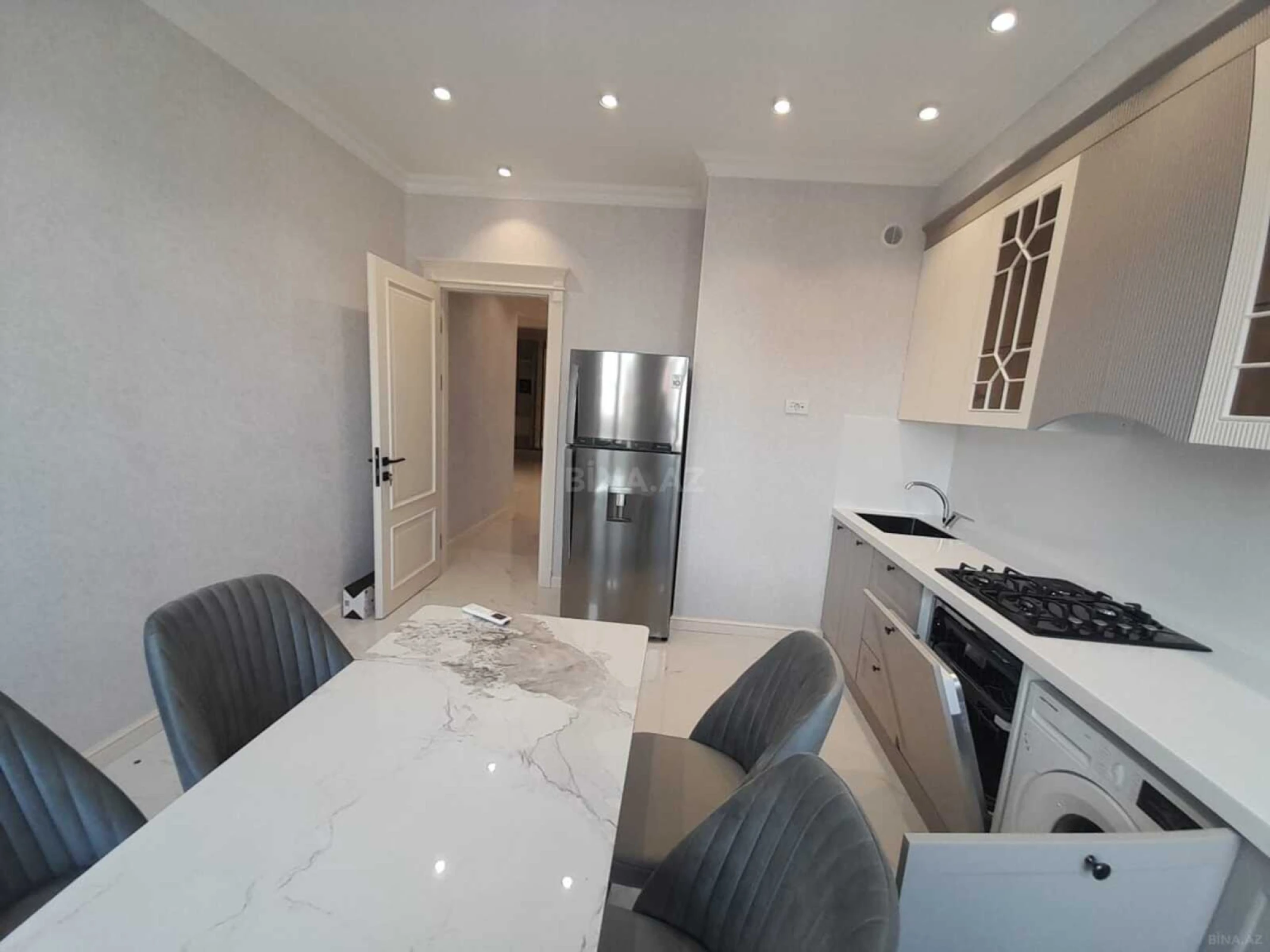 Kirayə verilir 3 otaqlı mənzil 150 m²