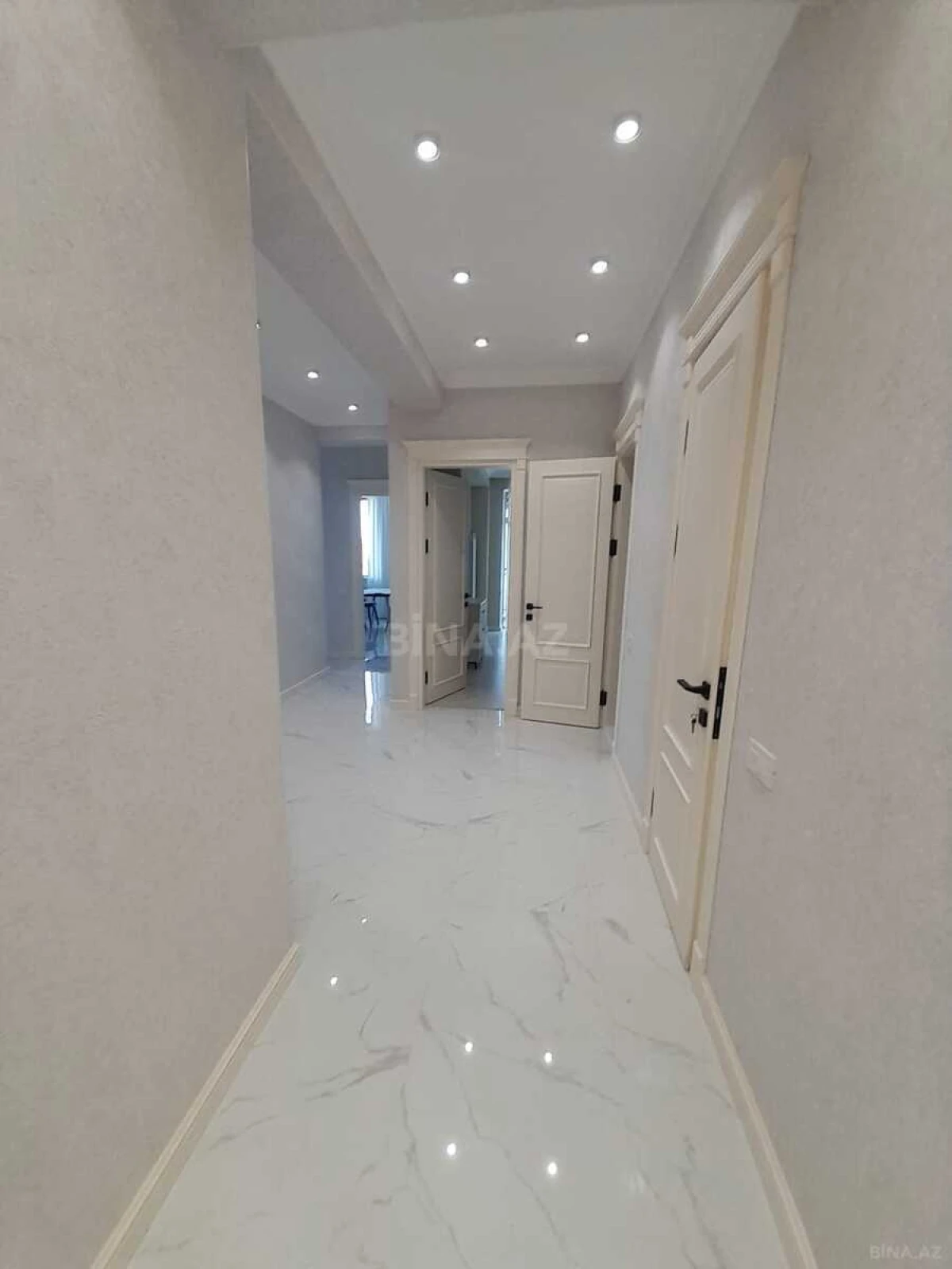 Kirayə verilir 3 otaqlı mənzil 150 m²