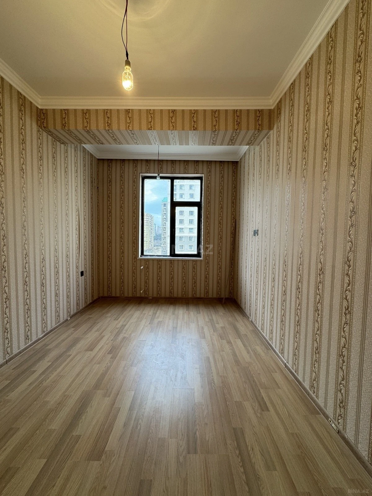 Satılır 3 otaqlı mənzil 110 m²