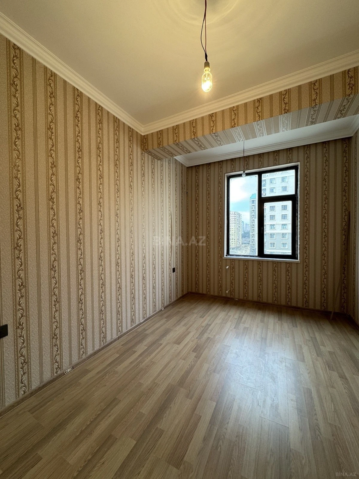 Satılır 3 otaqlı mənzil 110 m²