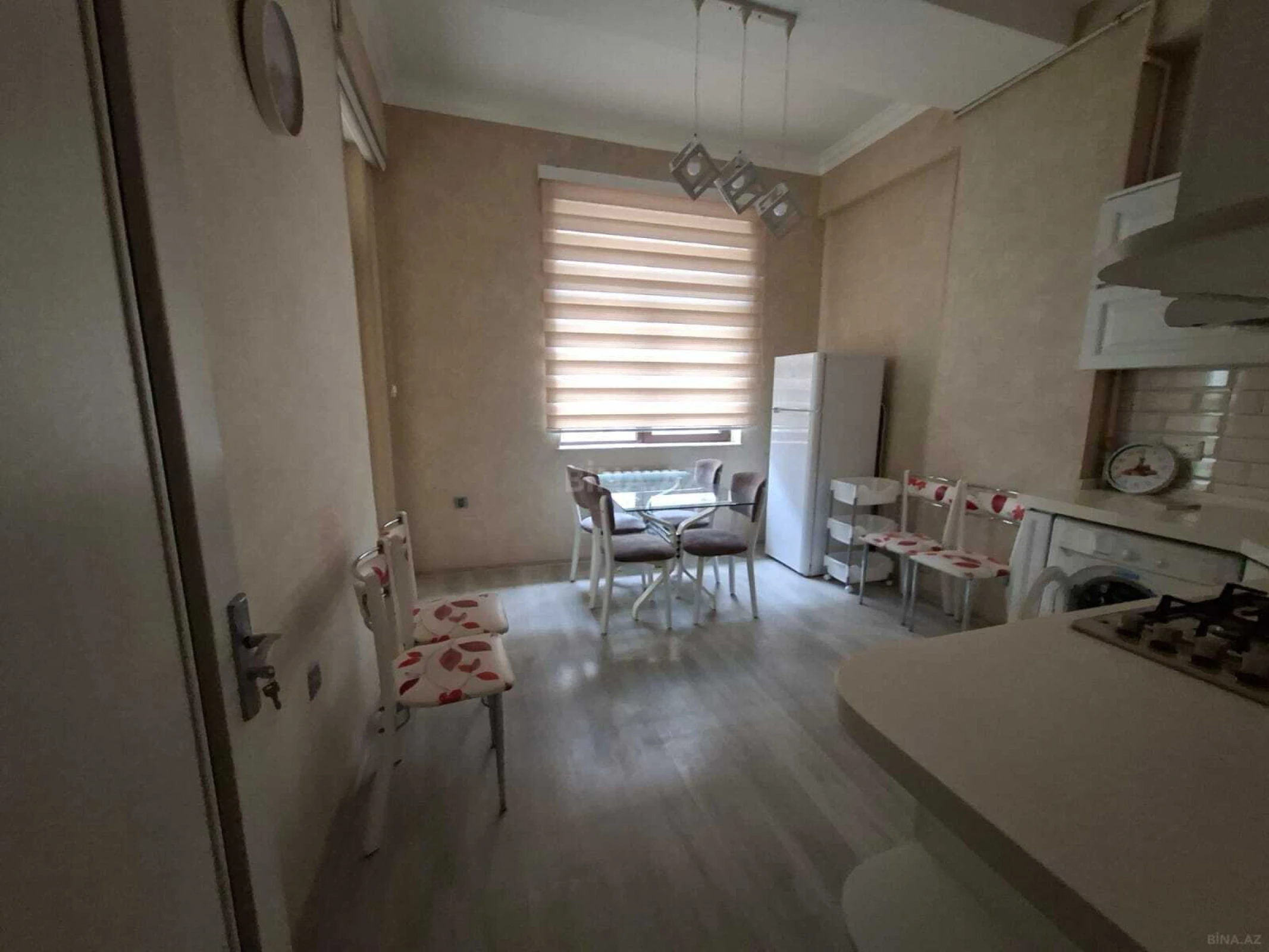 Kirayə verilir 2 otaqlı mənzil 75 m²