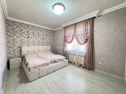 Satılır 15 otaqlı həyət evi 900 m²