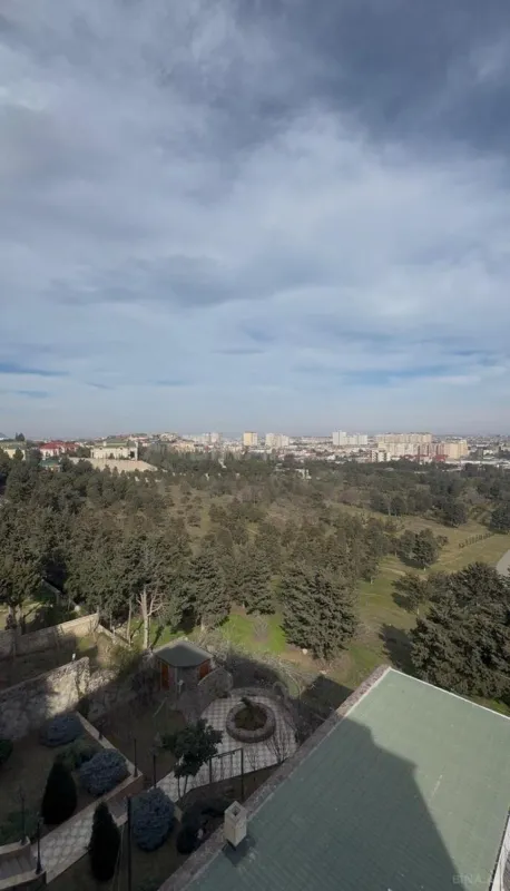 Satılır 15 otaqlı həyət evi 900 m²