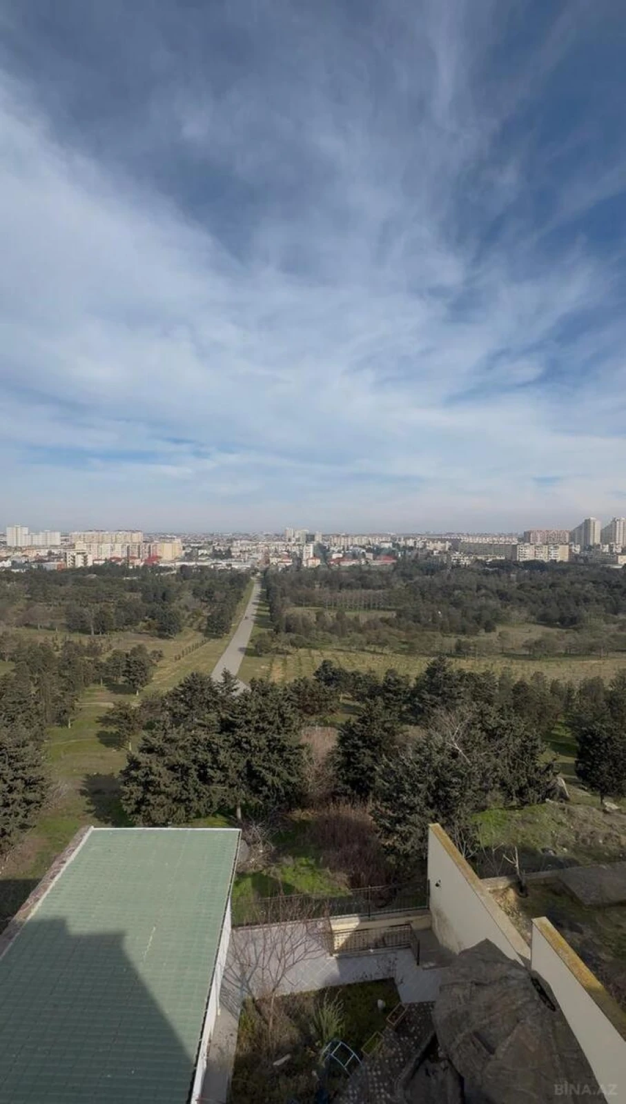 Satılır 15 otaqlı həyət evi 900 m²