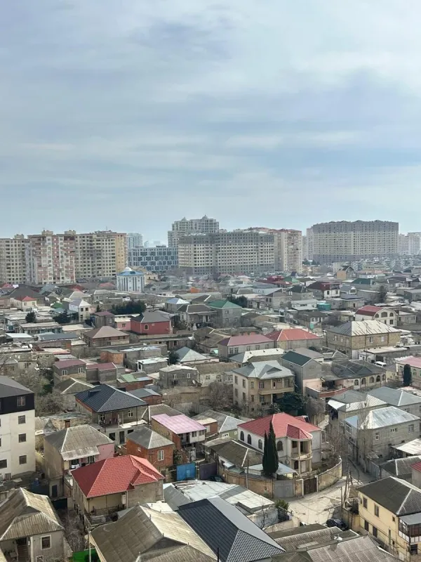 Satılır 4 otaqlı mənzil 138 m²