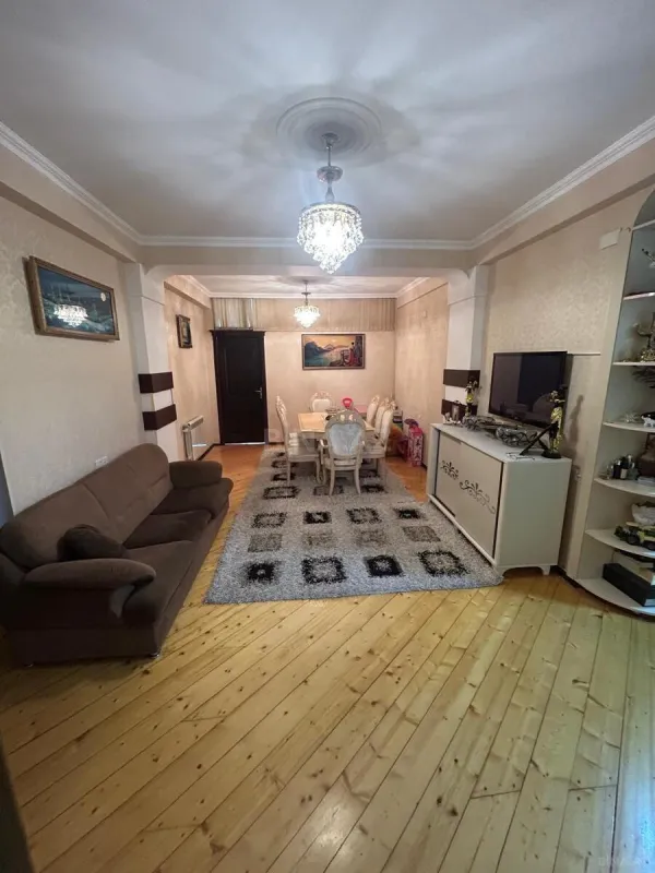 Satılır 4 otaqlı mənzil 138 m²