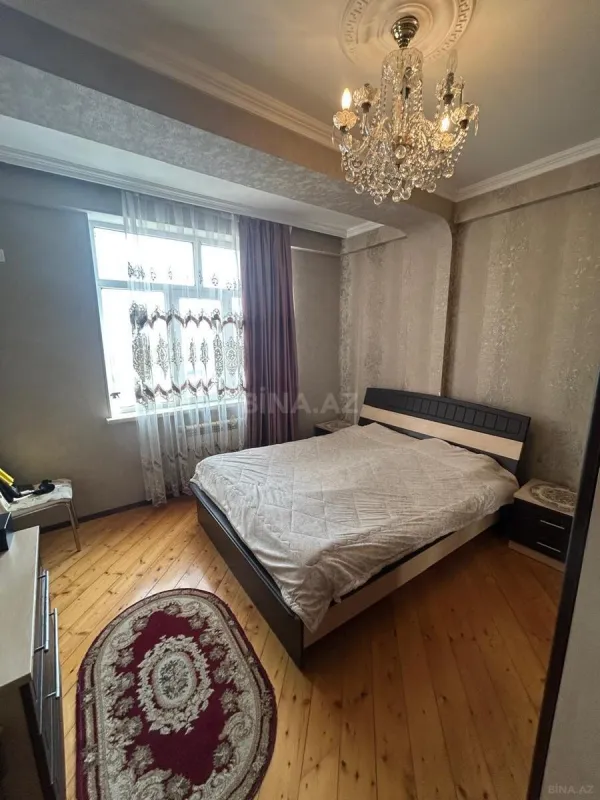 Satılır 4 otaqlı mənzil 138 m²
