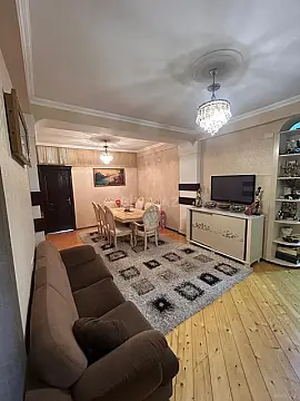 Satılır 4 otaqlı mənzil 138 m²