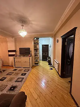 Satılır 4 otaqlı mənzil 138 m²