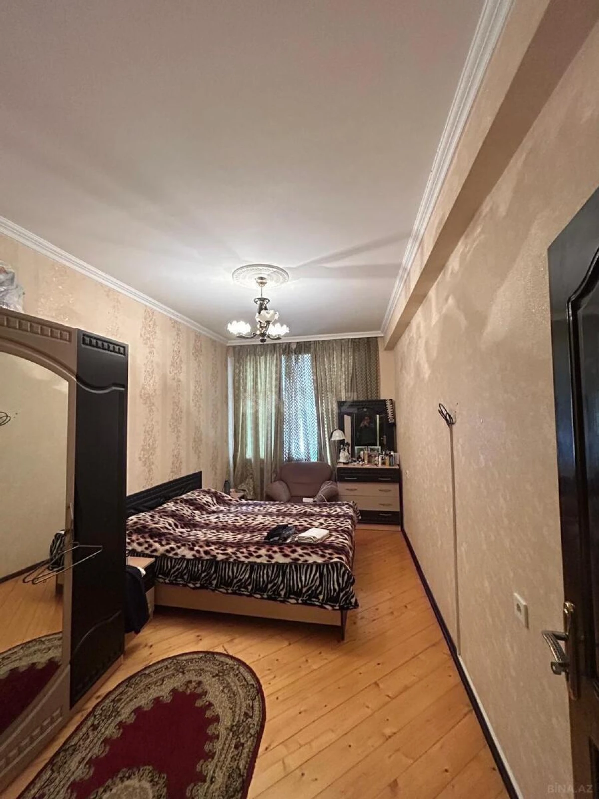 Satılır 4 otaqlı mənzil 138 m²