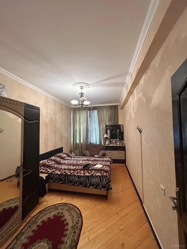 Satılır 4 otaqlı mənzil 138 m²