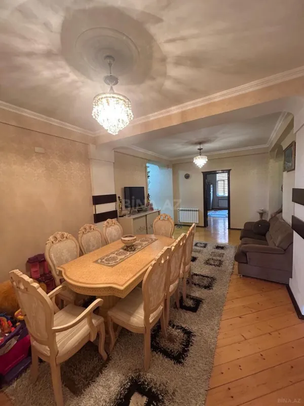 Satılır 4 otaqlı mənzil 138 m²
