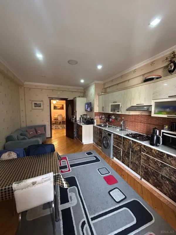 Satılır 4 otaqlı mənzil 138 m²