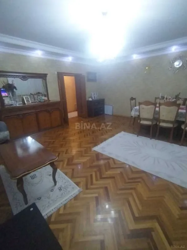 Satılır 4 otaqlı mənzil 110 m²