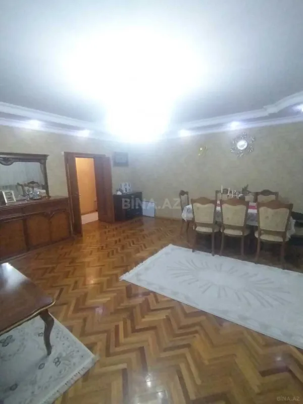 Satılır 4 otaqlı mənzil 110 m²